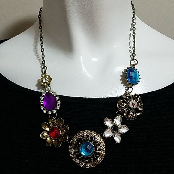SHEIN Emory Rose Gold & Rhinestone Statement Necklace - Picture 5 of 7